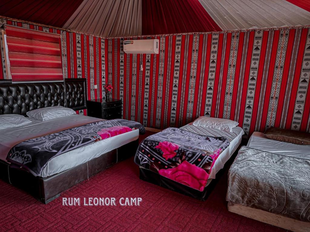 Postel nebo postele na pokoji v ubytování RUM LEONOR CAMP