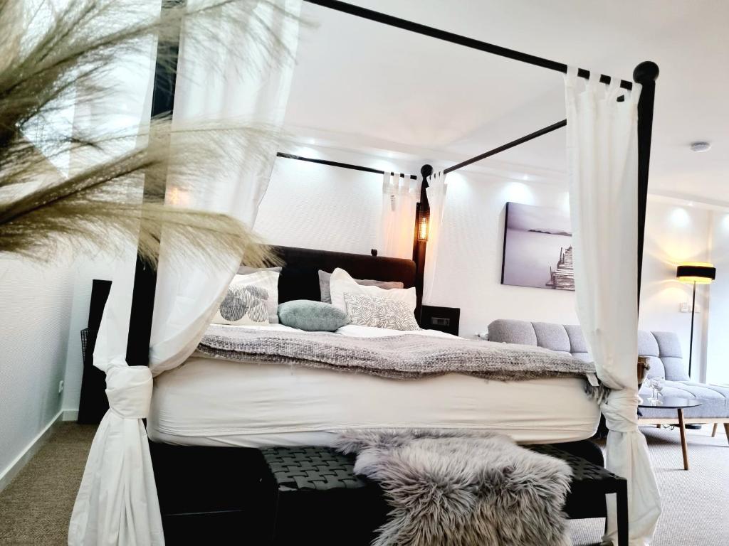 Neptun Studio-apartment with terrace.にあるベッド