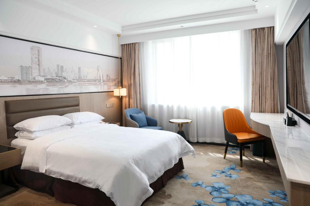 Postel nebo postele na pokoji v ubytování Hotel Landmark Canton