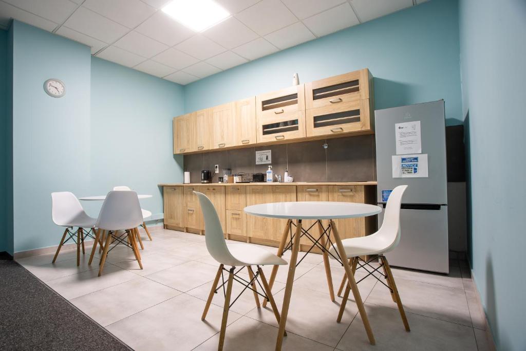 Kuchyň nebo kuchyňský kout v ubytování Moon Hostel Wrocław