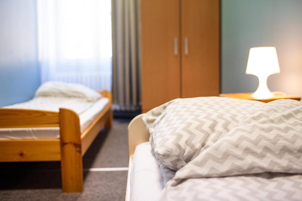 Postel nebo postele na pokoji v ubytování Moon Hostel Wrocław
