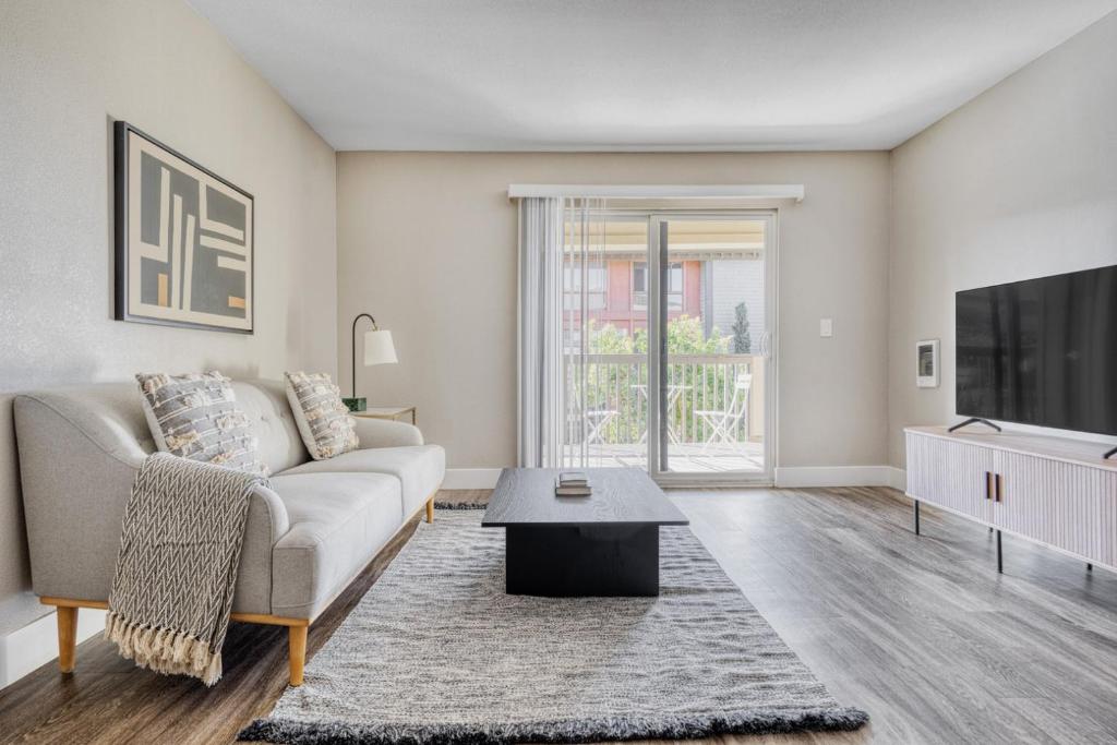 Apartment Foster City 2BR w Gym WD nr Visa Paypal SFO764, CA