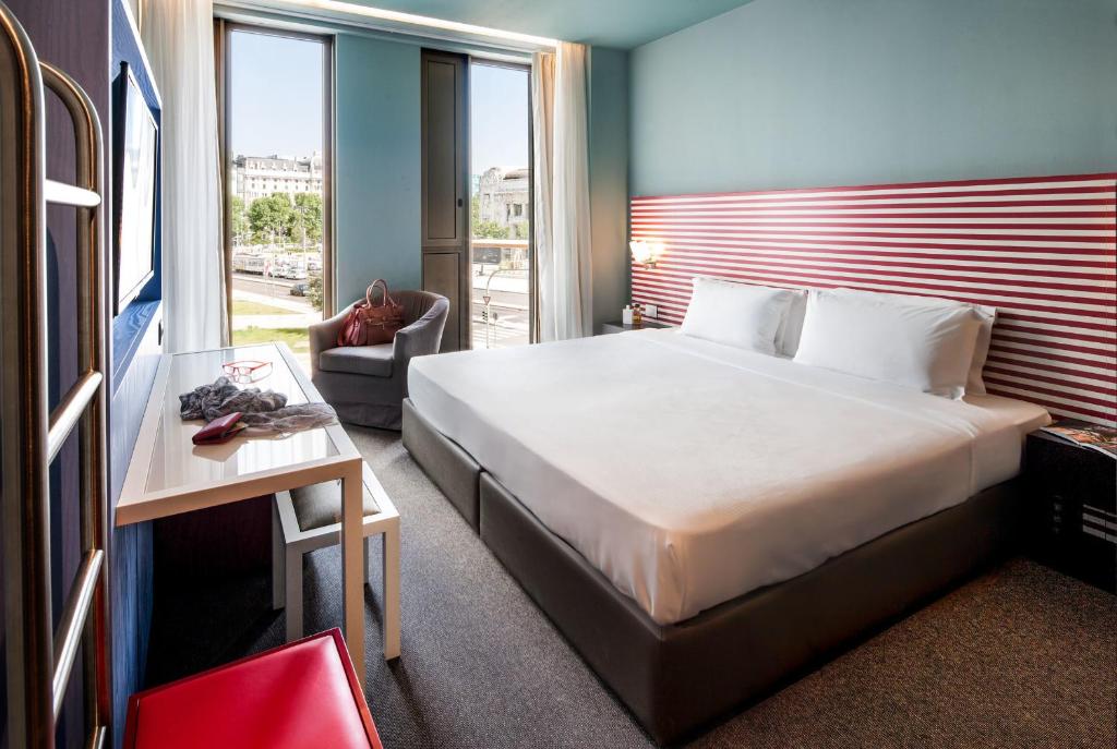 
Double Room with View
