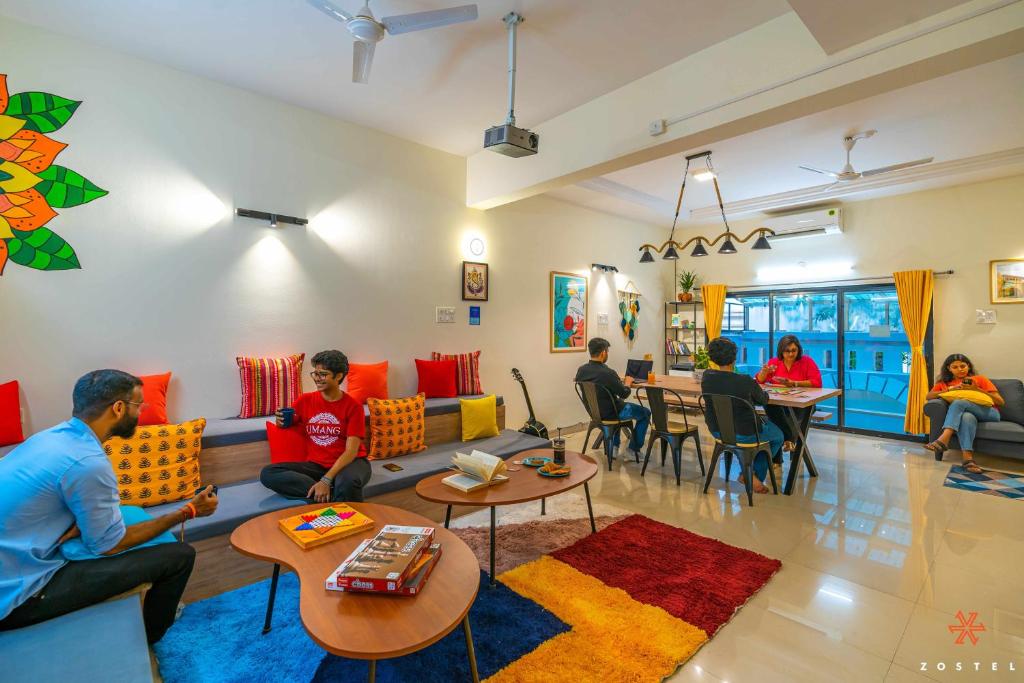 Posezení v ubytování Zostel Pune (Viman Nagar)