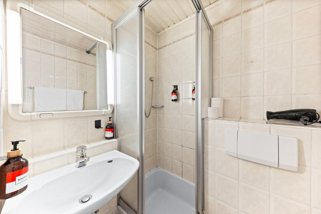 Flora Collection - Economy Double Room