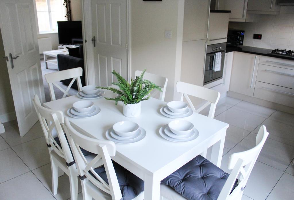 a white table and chairs in a kitchen at Progress Grove in Huntington