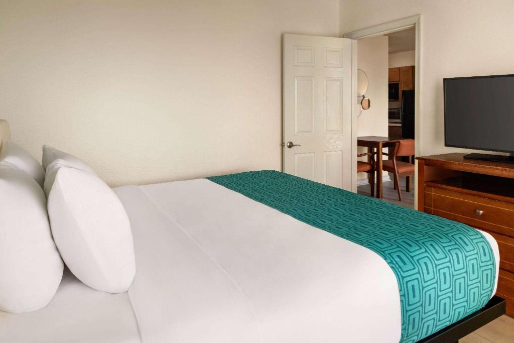 Howard Johnson by Wyndham Ocean City Oceanfront - 1 Rei E 2 Camas Duplas, Eficiência, Não Fumantes