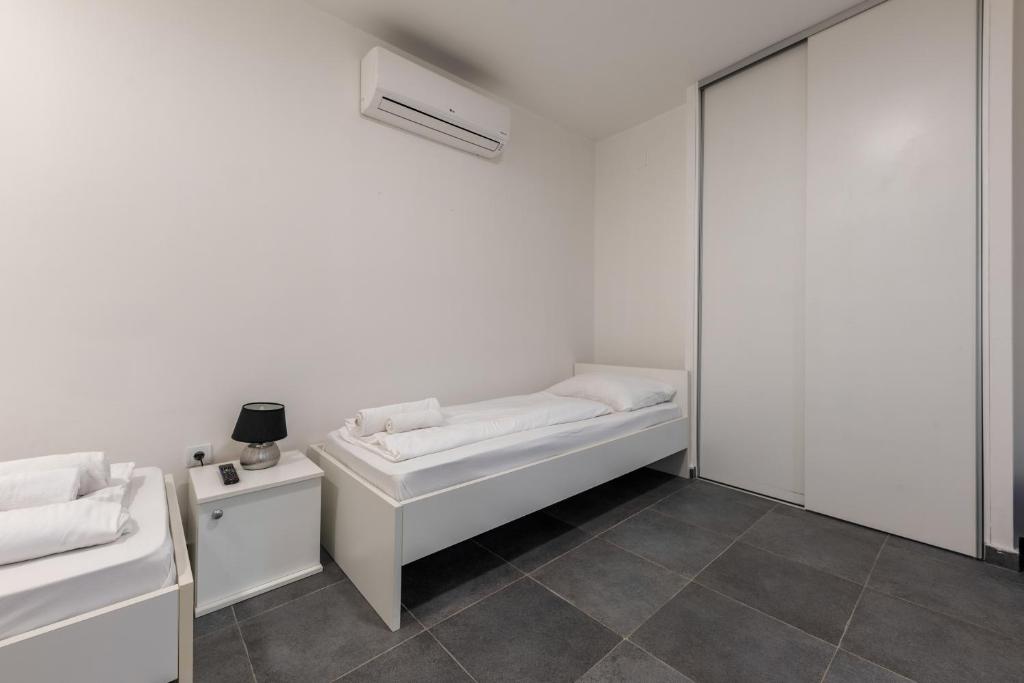 Aparthotel Plat - Habitación Estándar Con Vistas A La Piscina
