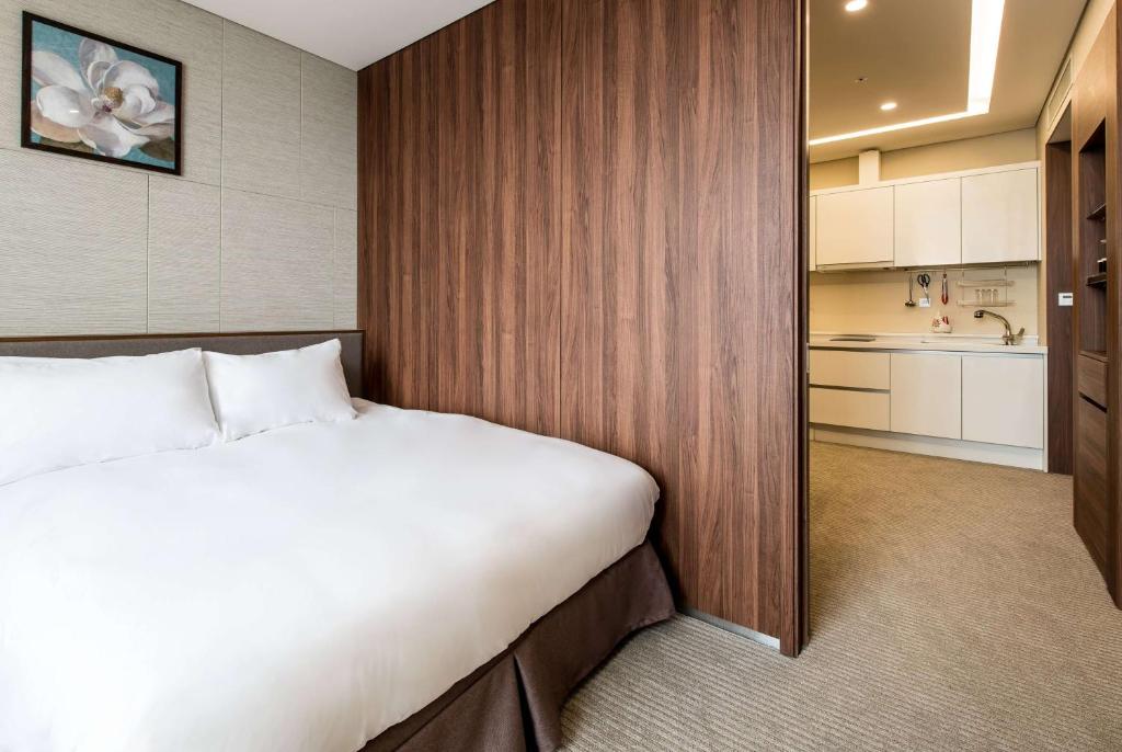 Kuchyň nebo kuchyňský kout v ubytování Gloucester Hotel Incheon