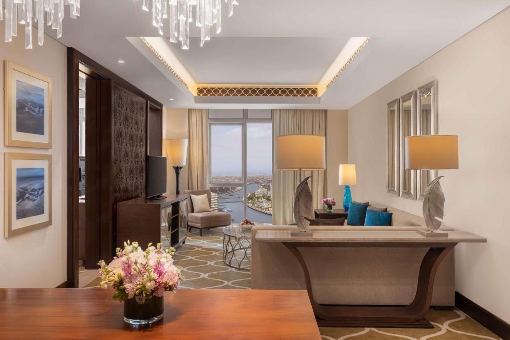 Hilton Dubai Al Habtoor City - Panoramic King Suite Met Twee Slaapkamers