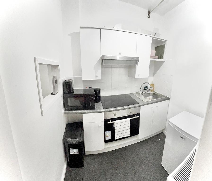 Η κουζίνα ή μικρή κουζίνα στο LUX 2 Guests Studio FREE WIFI & PARKING Aroluchi Ville