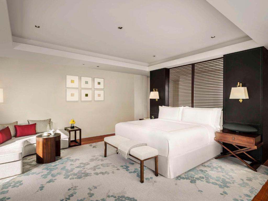 Postel nebo postele na pokoji v ubytování Fairmont Wuhan