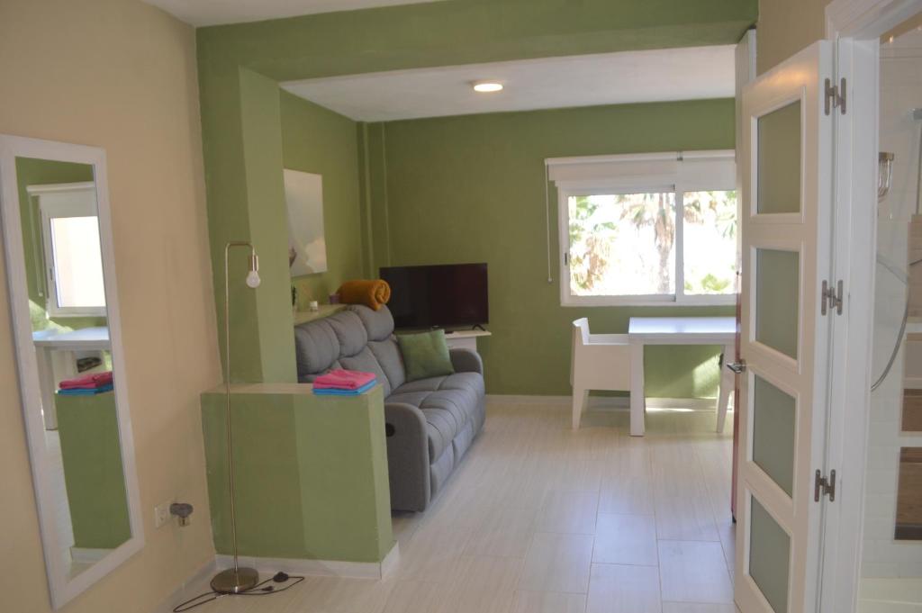 Posezení v ubytování Excepcional Apartamento LOFT a pie de playa en CHALET ROQUETES