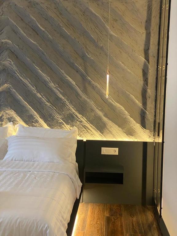 Postel nebo postele na pokoji v ubytování Tirana Central Rooms