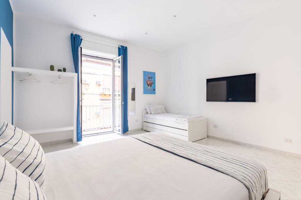 White&Blue Apartment at Sanità by Wonderful Italy