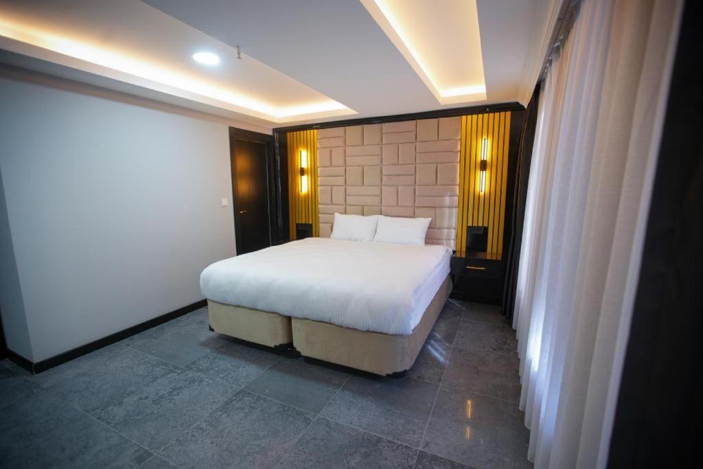 Postel nebo postele na pokoji v ubytování KY Continental Apartments