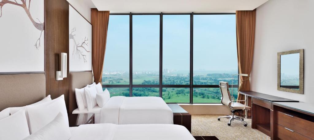 Postel nebo postele na pokoji v ubytování The Westin Kolkata Rajarhat