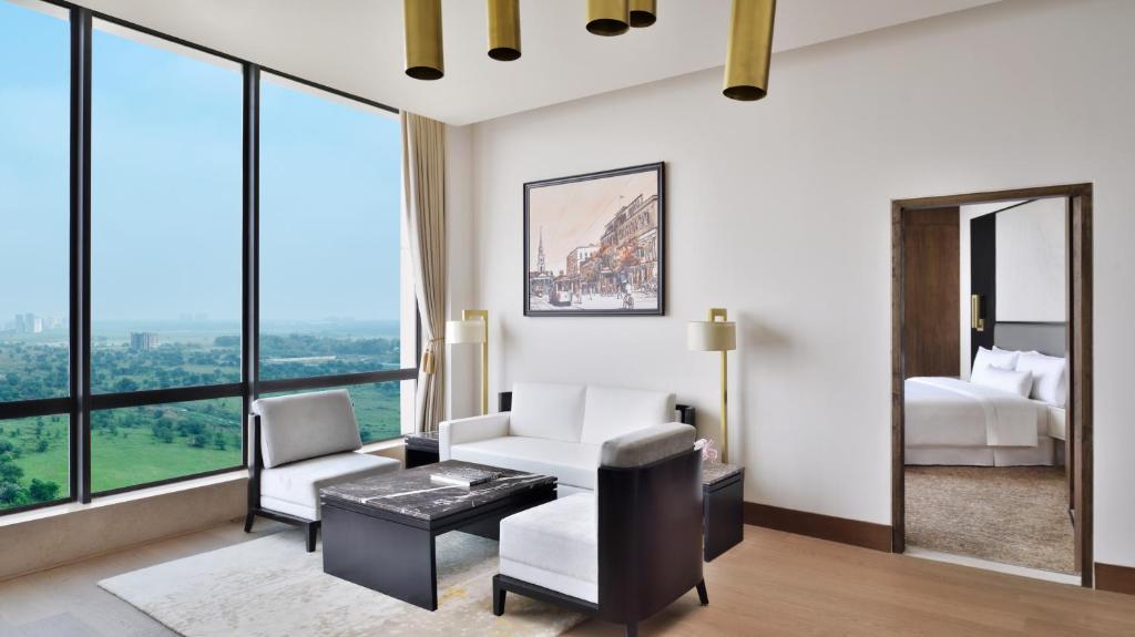 Postel nebo postele na pokoji v ubytování The Westin Kolkata Rajarhat