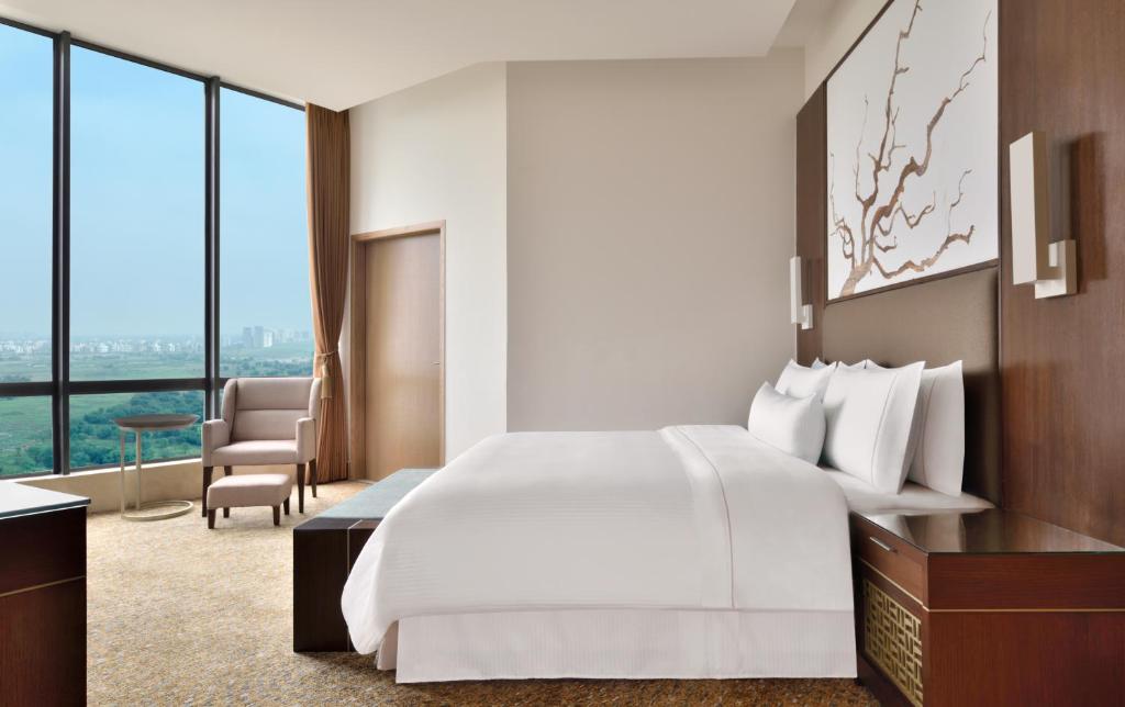 Postel nebo postele na pokoji v ubytování The Westin Kolkata Rajarhat