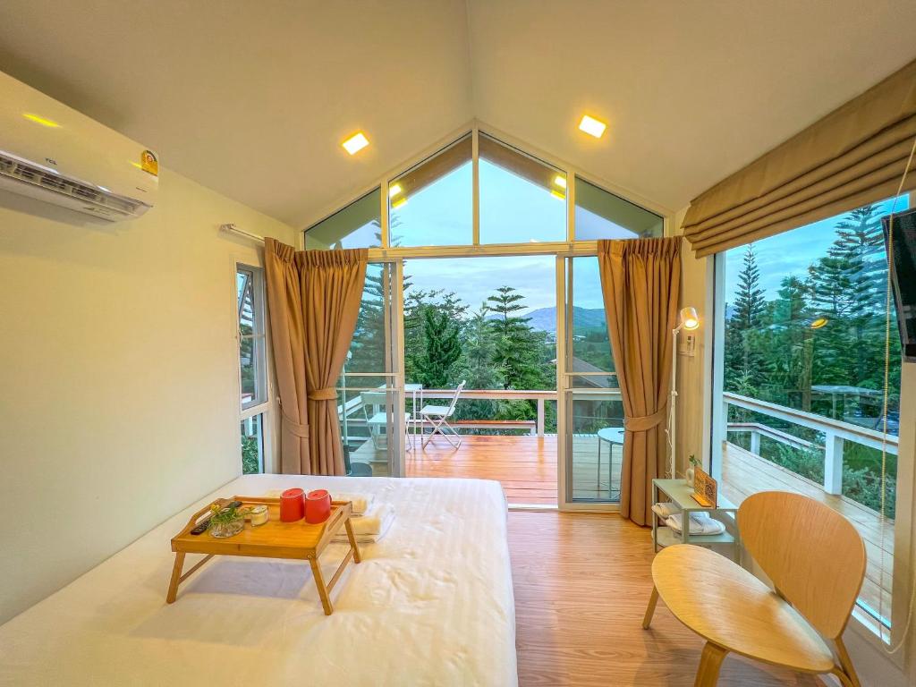 Serene Khaokho - Sala Regina Con Balcone