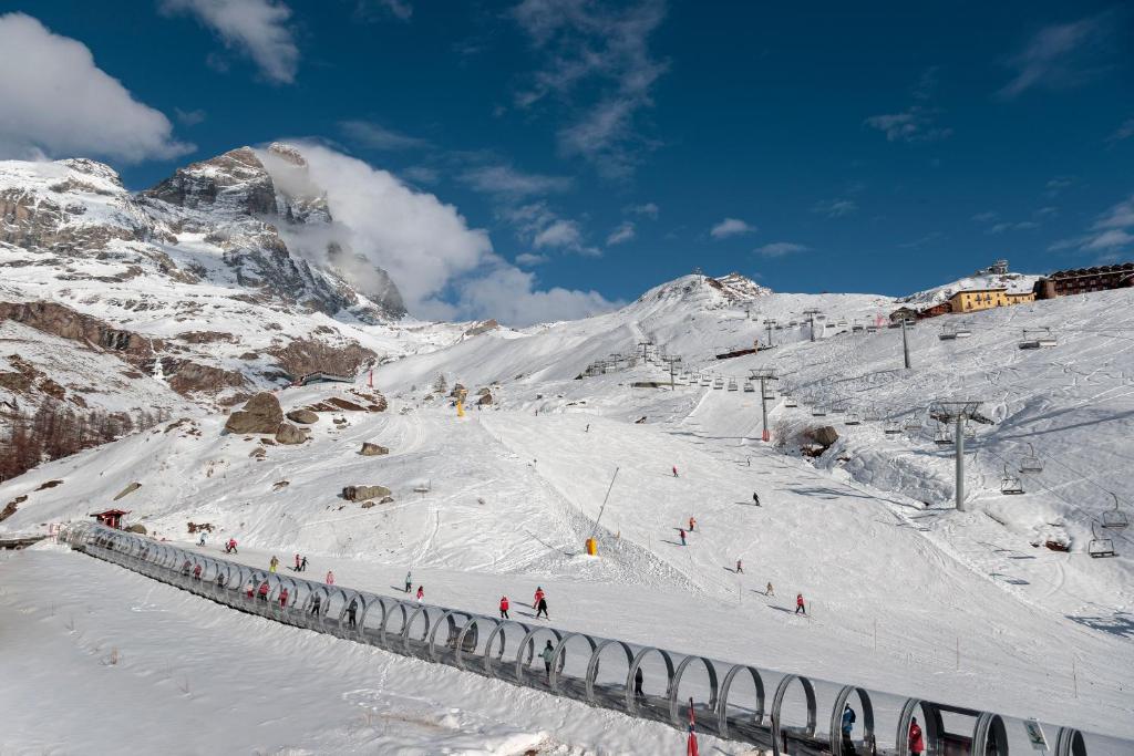 HelloChalet - The One - garage, bootdryer, home theatre with subwoofer, netflix, hydromassage Turkish bath during the winter