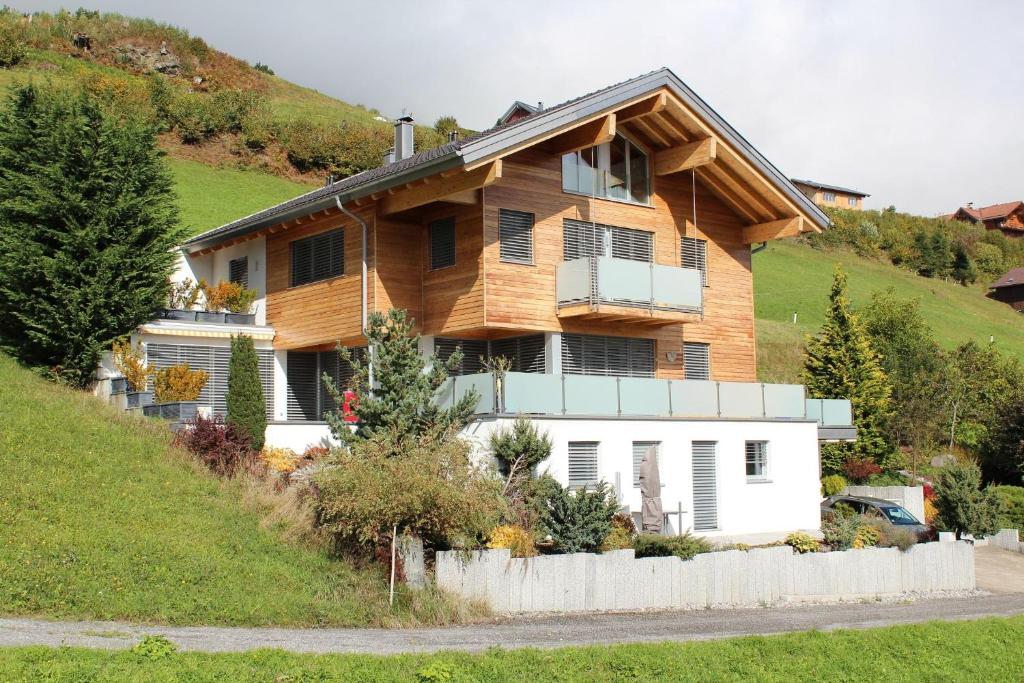 Nespecifikovaný výhled na hory nebo výhled na hory při pohledu z apartmánu