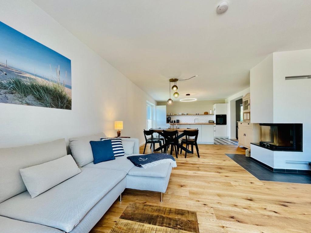 a living room with a couch and a table at Ferienhaus "Eenhoorn" in Dierhagen