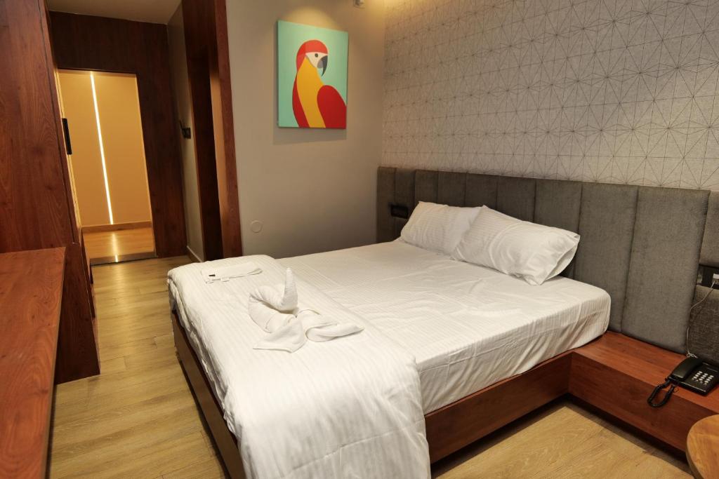 Postel nebo postele na pokoji v ubytování V HOTEL