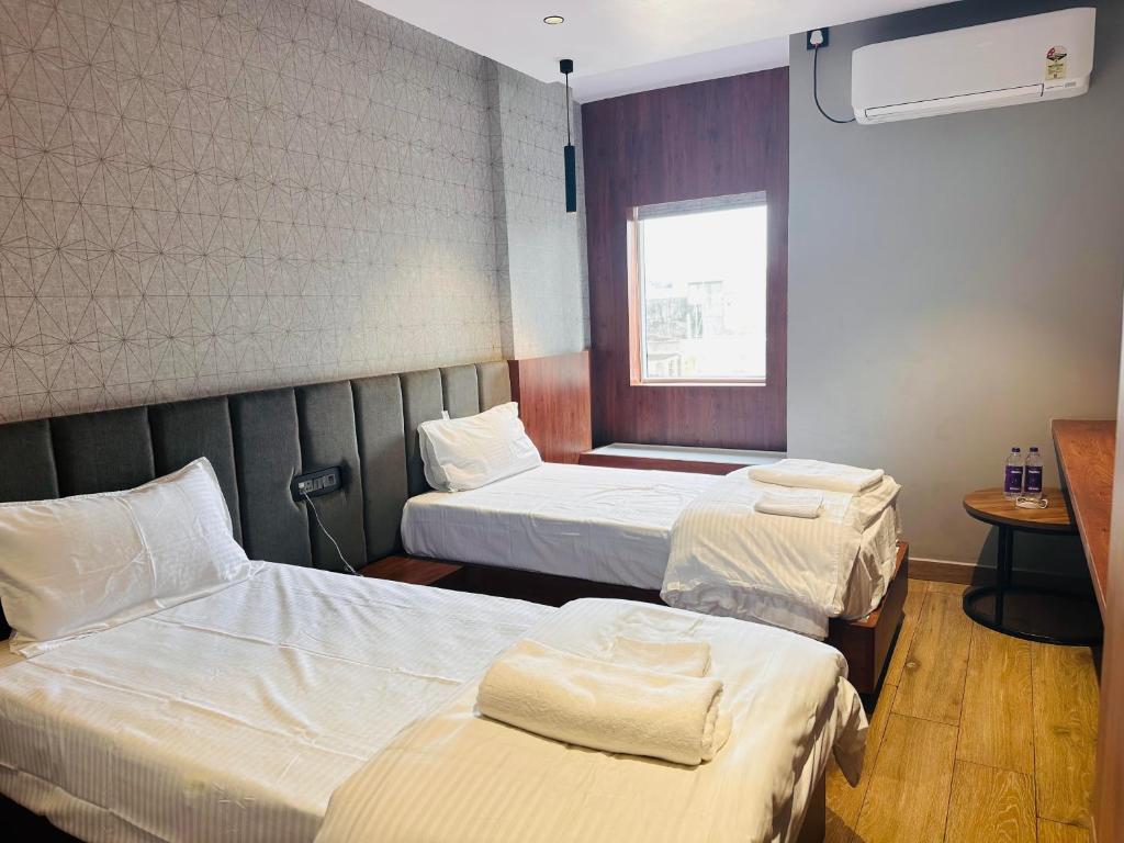 Postel nebo postele na pokoji v ubytování V HOTEL