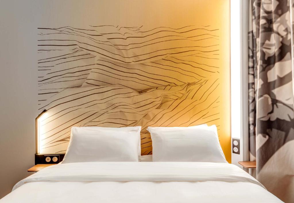 Postel nebo postele na pokoji v ubytování B&B HOTEL Besançon Valentin