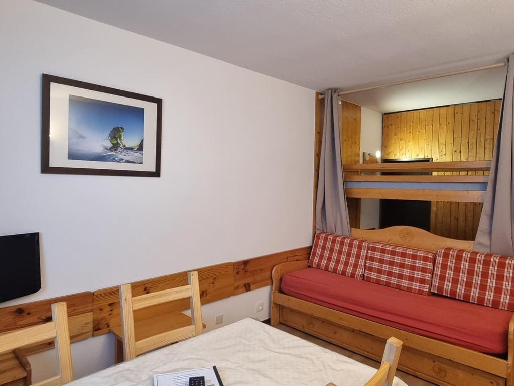 a small room with a couch and a bunk bed at Studio Plagne Aime 2000, 1 pièce, 4 personnes - FR-1-181-2618 in Aime-La Plagne