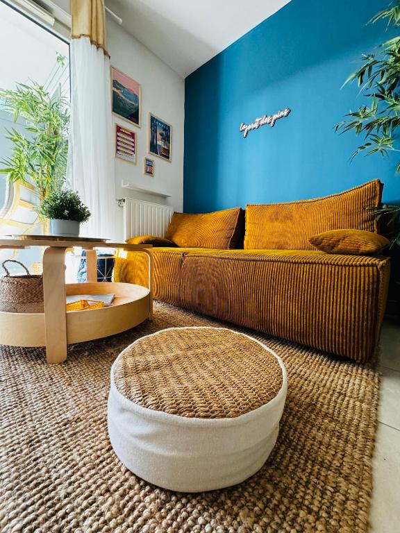 Posezení v ubytování La Forêt des Pins - Free Check-In - Wifi - Parking Privé - Netflix - Draps & Serviettes inclus