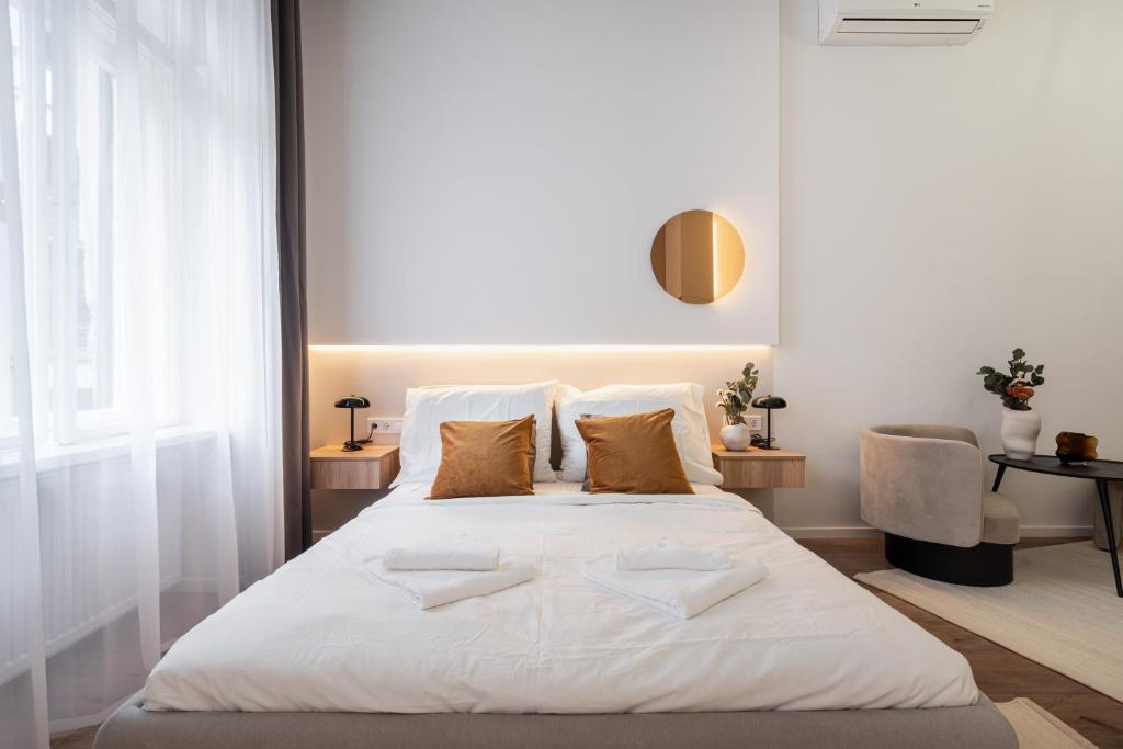 You Boutique Suites, Best Location by BQA - Deluxe Double Room With Bath