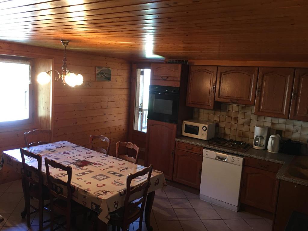 Chalet pour 6/7 pers. proche centre avec cuisine équipée - FR-1-467-66 - Apartamento (6 Adultos)
