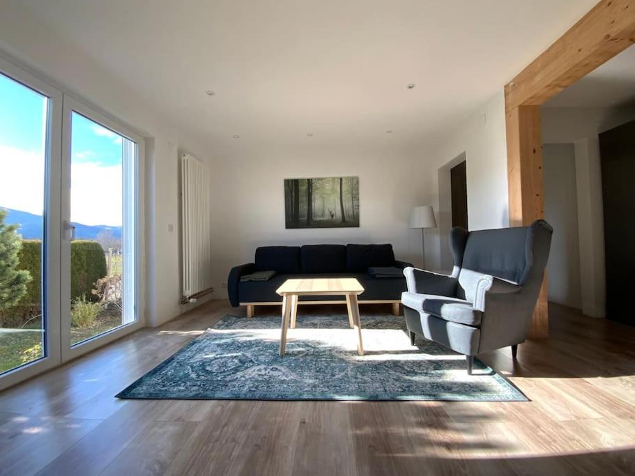 Posezení v ubytování Ferienwohnung in Stegen bei Freiburg, Schwarzwald