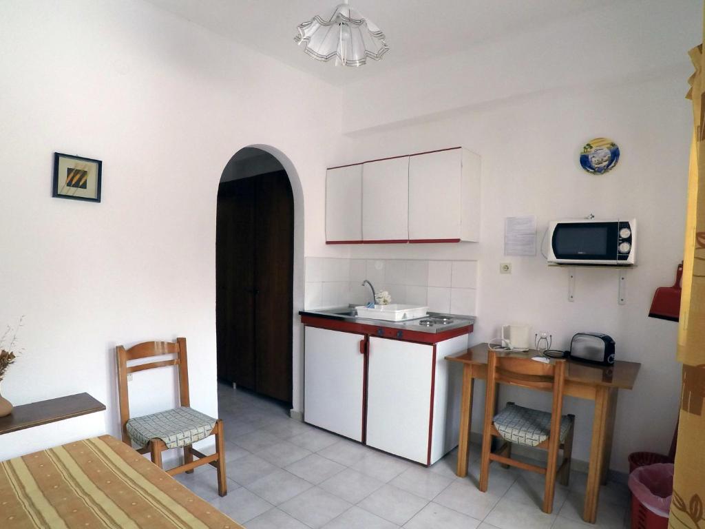 Kuchyň nebo kuchyňský kout v ubytování Milos Apartments