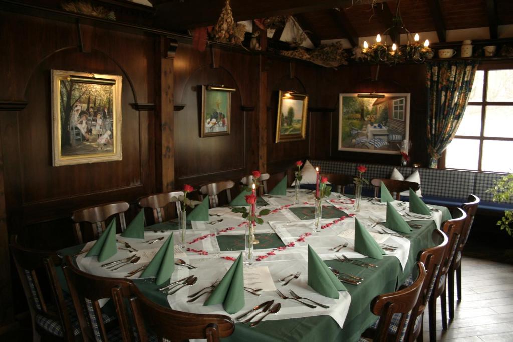 Restaurace v ubytování Hotel zum Forsthaus