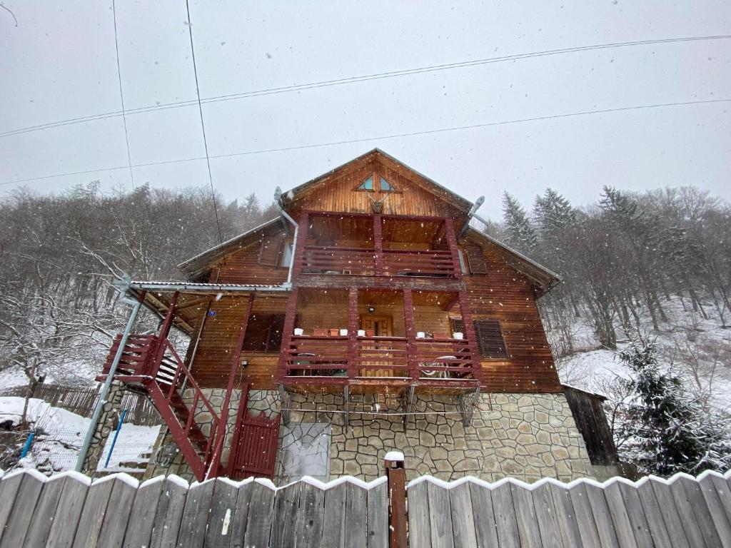 Cabana De sub Munte