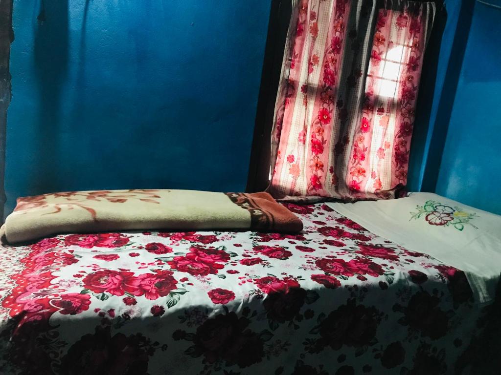 Voodi või voodid majutusasutuse Hom's Homestay & Farmstay Sarangkot Pokhara toas
