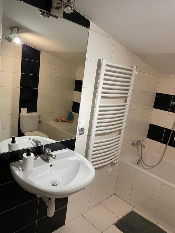 Kúpeľňa v ubytovaní Apartament Szafir 4b