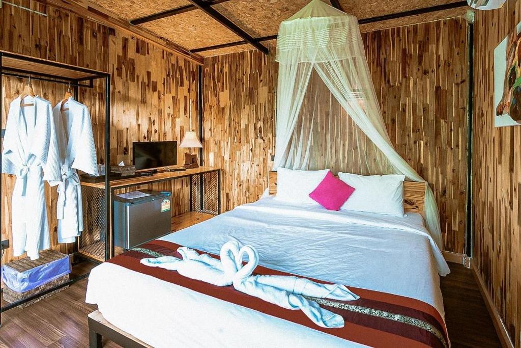 Chiewlan Camp and Resort - Double Room With Balcony