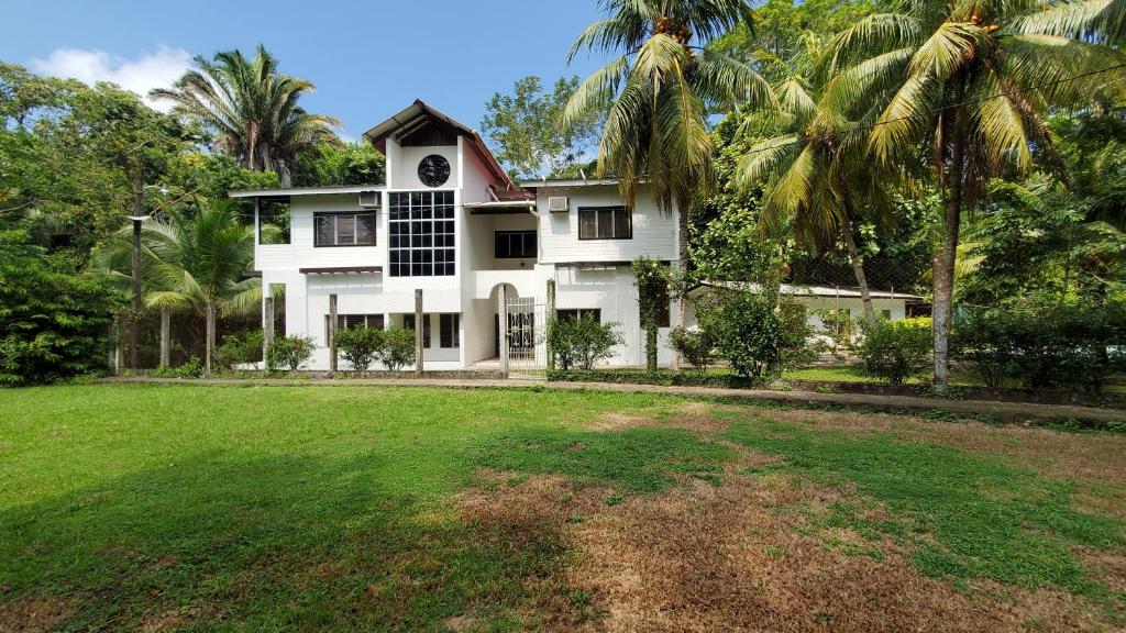 The Country House, Omoa (updated prices 2024)