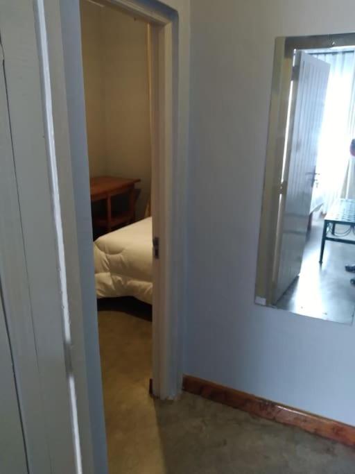 Postel nebo postele na pokoji v ubytování Yarkona Hedge