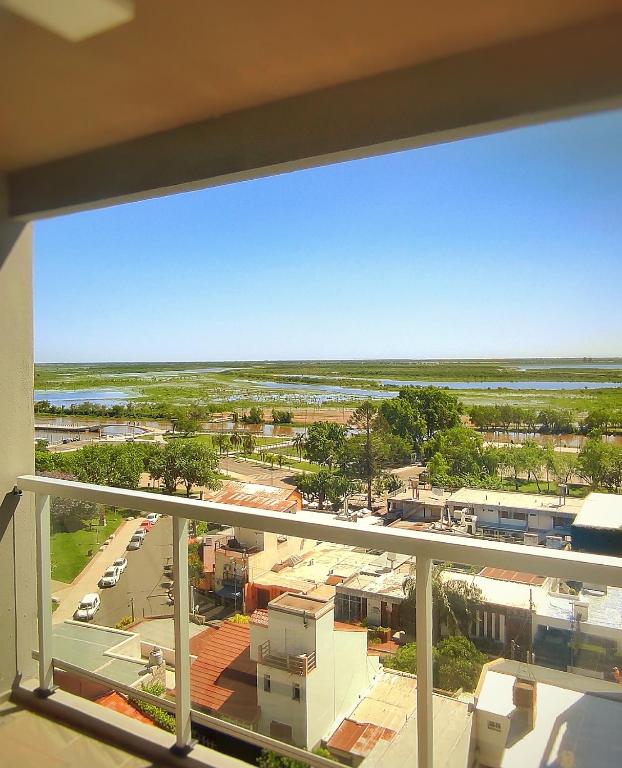 una vista de una ciudad desde un balcón en POTENCIAL Alquileres Temporarios DE LUJO, en San Nicolás de los Arroyos