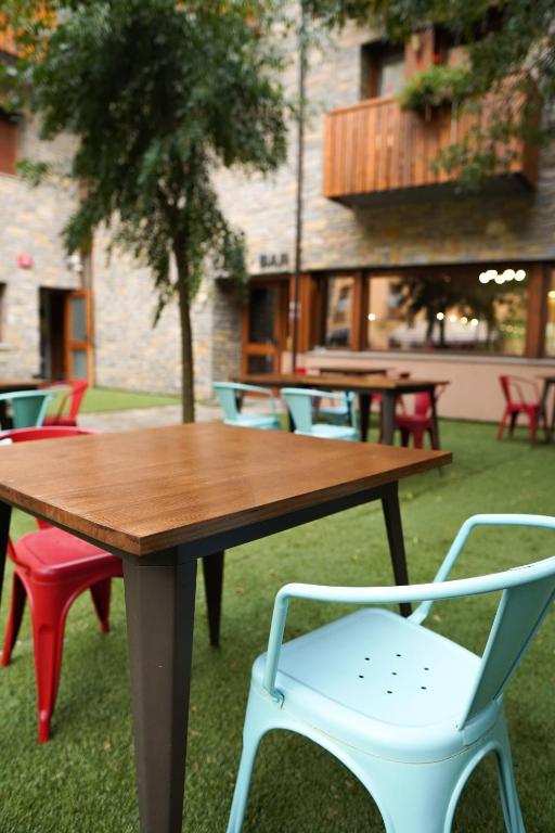 Vonkajšia záhrada v ubytovaní Hotel Els Encantats