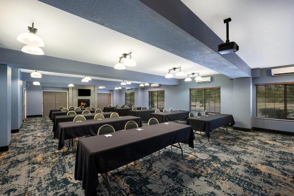 Restaurace v ubytování Best Western PLUS Mountain View Auburn Inn