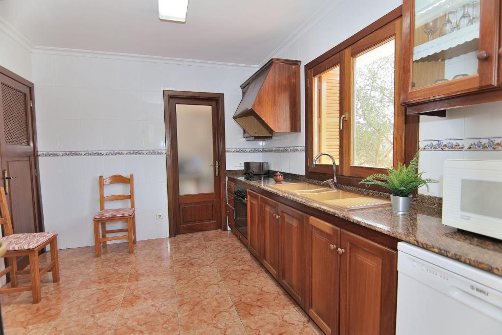 Kuchyň nebo kuchyňský kout v ubytování 126 Finca Son Tresco ETV4382 by Mallorca Charme