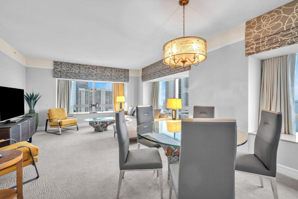 Private 2 Bedroom 2 Bath & King Studio Suites in the Four Seasons Hotel Miami - Appartamento Con Due Camere Da Letto