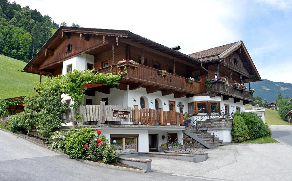 Výhľad na hory alebo výhľad na hory priamo z apartmánu
