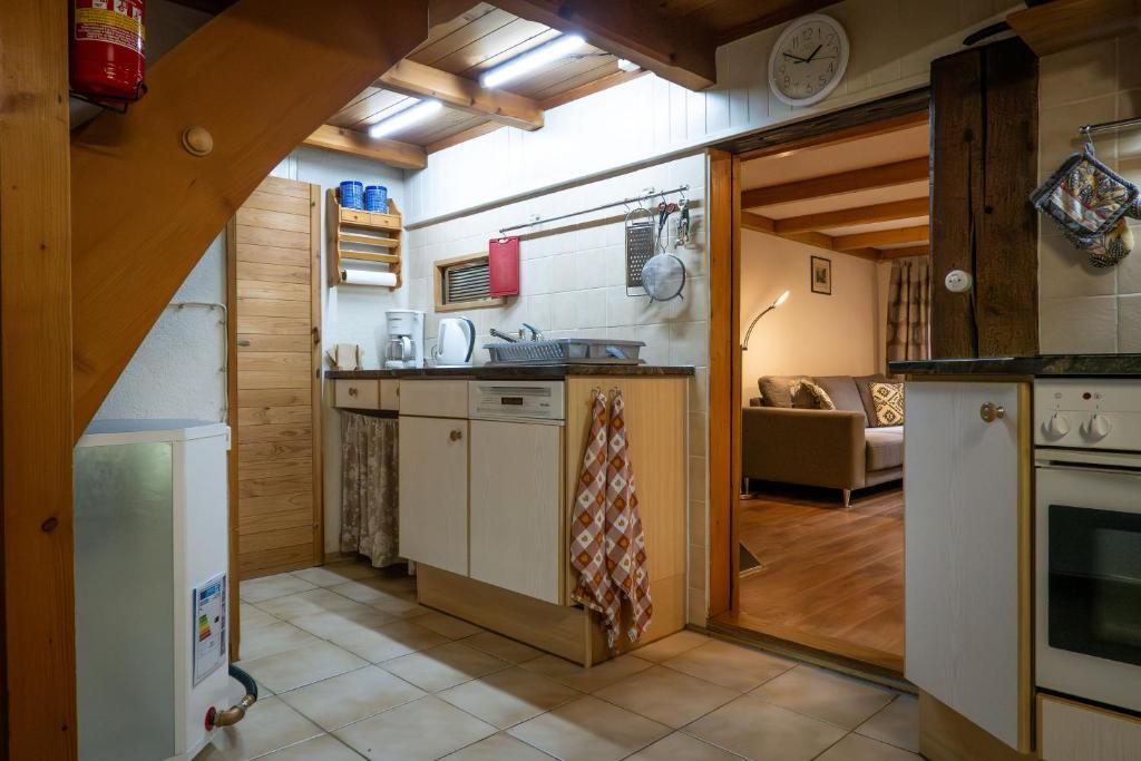Chalet Elza的厨房或小厨房